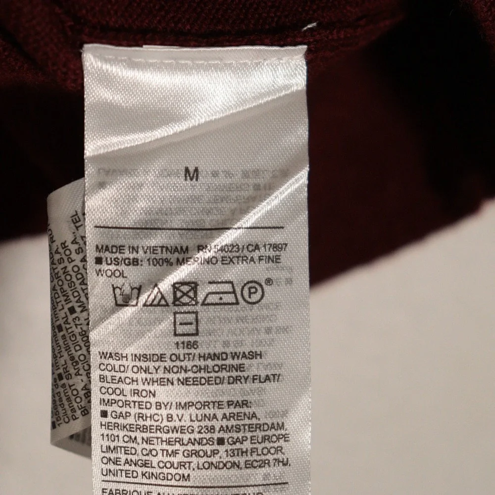 Banana Republic Sweater 100% Merino Wool Crewneck Burgundy Luxury Men M NWT